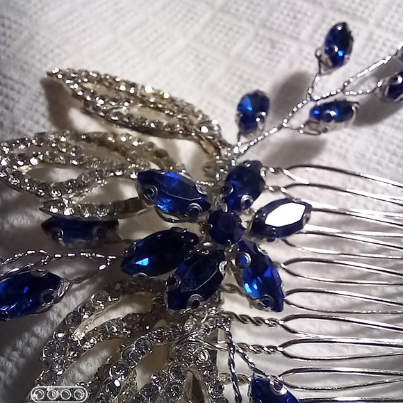 Beautiful Blue Hair Comb - Picture 15 of 16